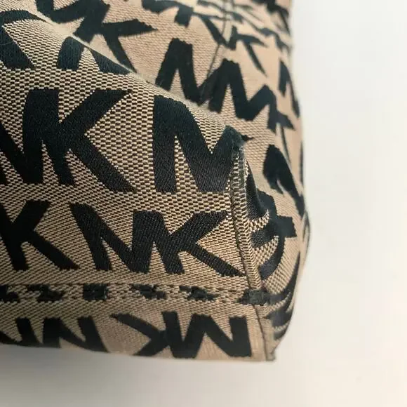 Michael Kors Black/Tan Signature Canvas Jet Set Tote - Picture 5 of 10